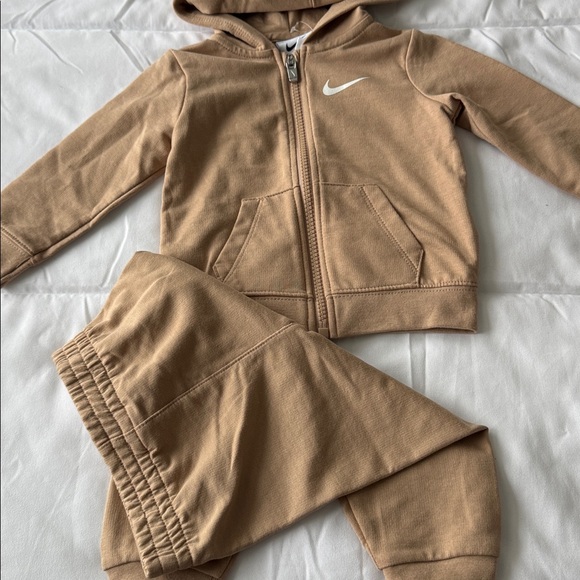 Nike 2 Piece Baby Set Size 9M NWT - Picture 4 of 5